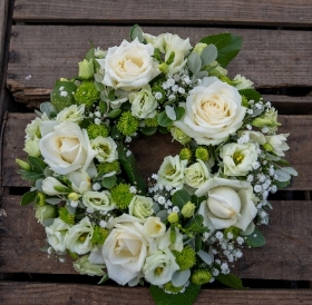 Traditional loose wreath